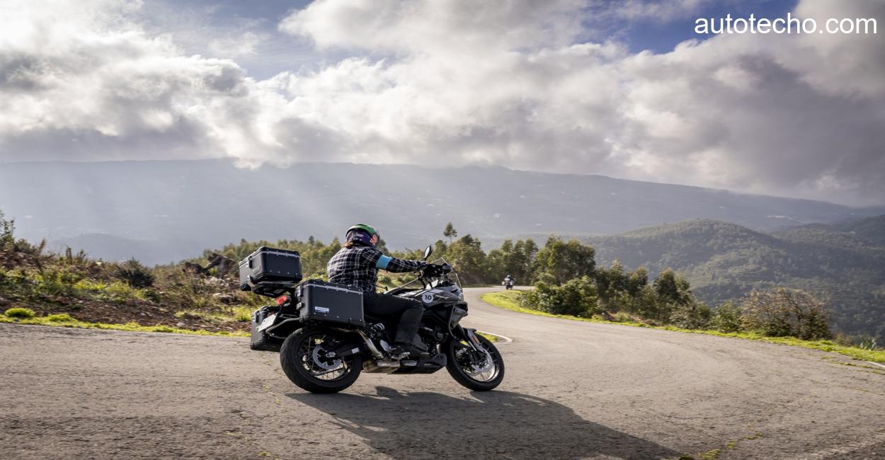 CFMOTO_700MT_Action_002_autotecho_com